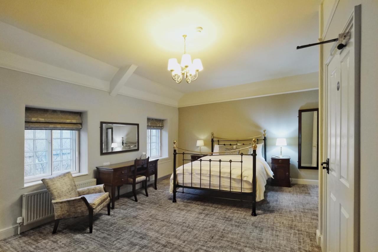 The Greyhound 4* Тонтон
