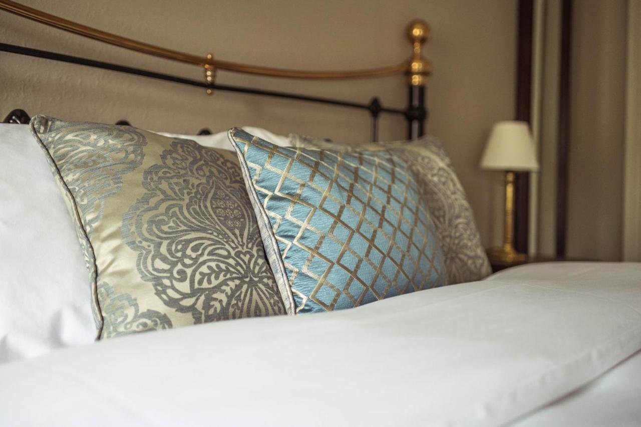 The Greyhound 4* Тонтон